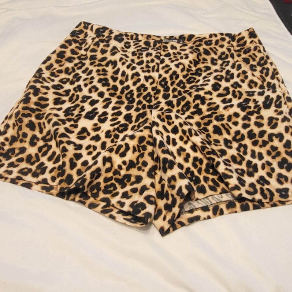 7th Avenue High Waist Brown and Black Leopard Print Shorts Size 18 - Picture 3 of 16